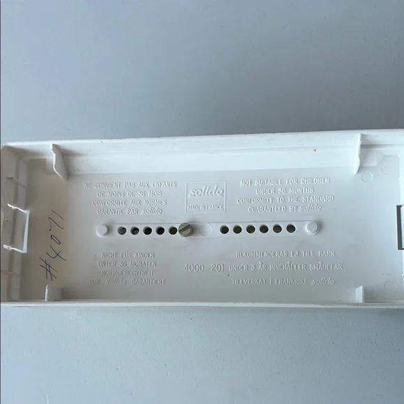 Solid White Model Base - Picture 2 of 3